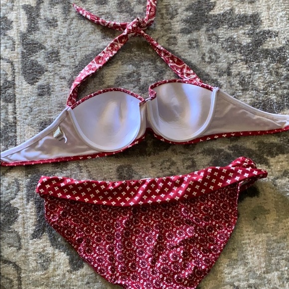 Bikini - Picture 2 of 4